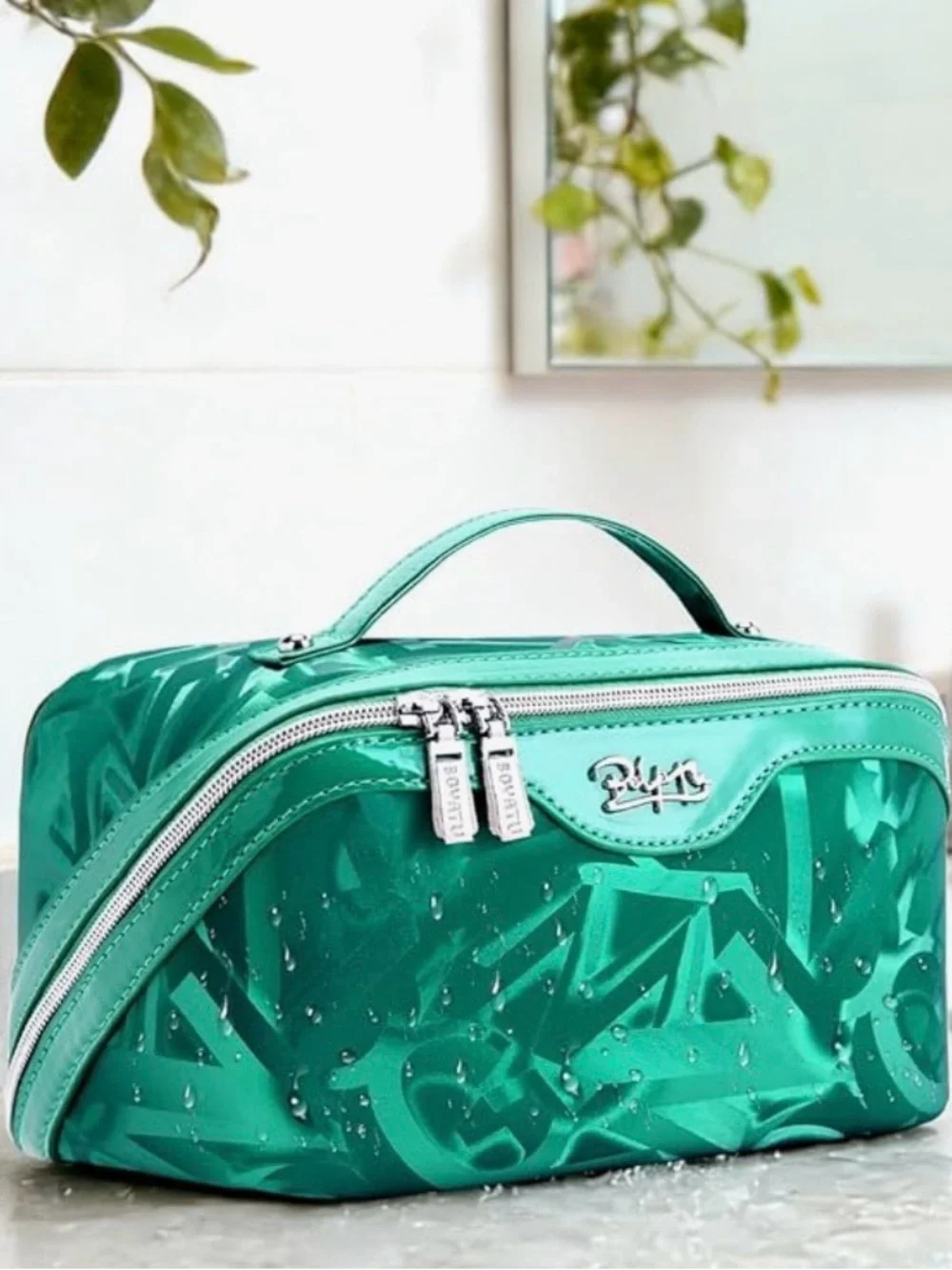 BOYATU Green Travel Makeup Bag NWT
